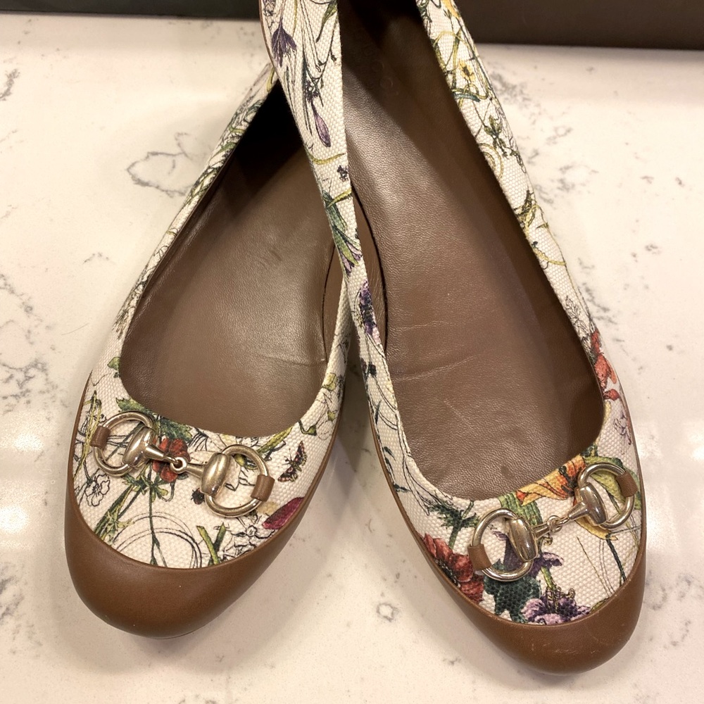 Gucci Ballerinas in White Floral size 41